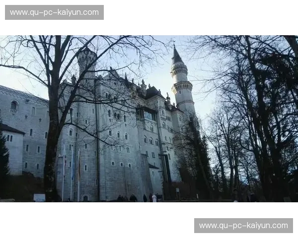 佛罗伦萨的红与白,热刺的白与蓝:一场穿越时空的意英对话